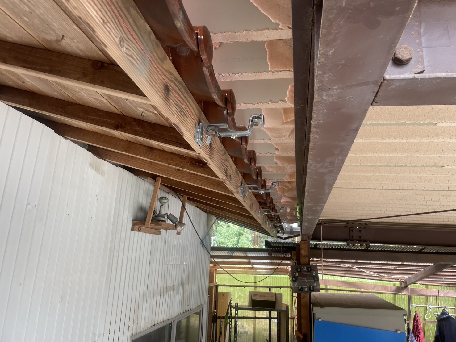 隙間から大雨が降ったら雨が落ちるので大型樋に雨樋交換工事