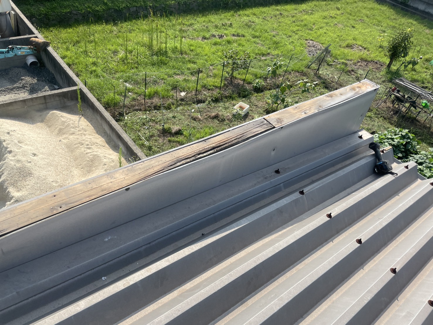雨漏り笠木交換 勾配調整笠木新設