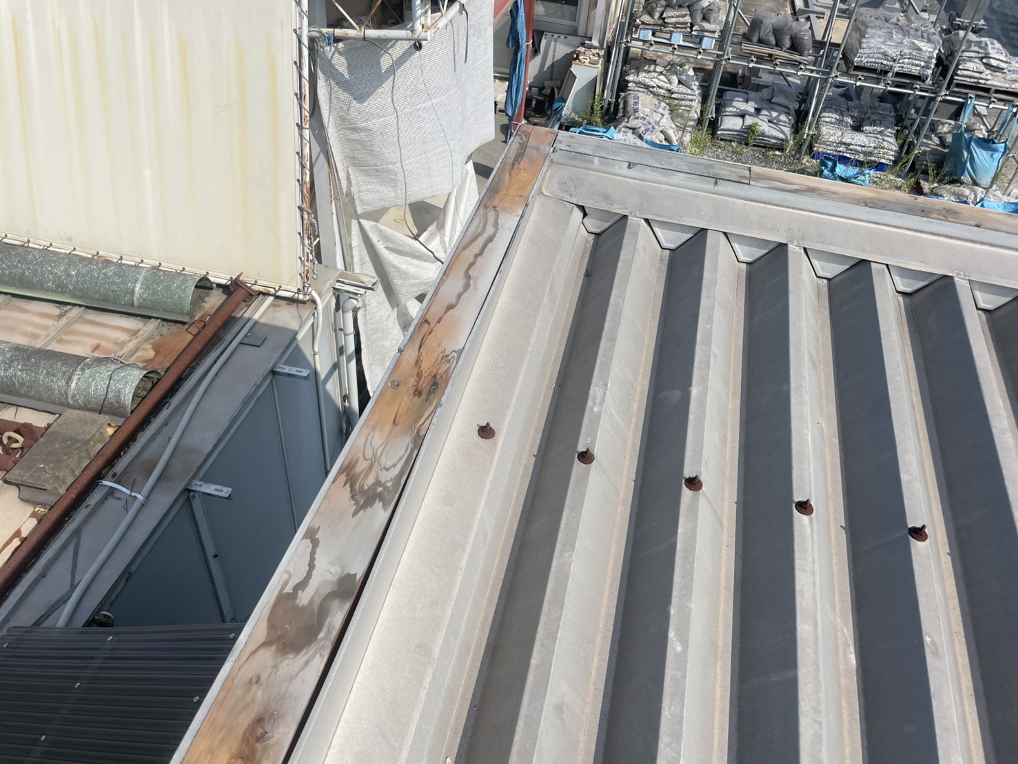 雨漏り笠木交換 勾配調整笠木新設